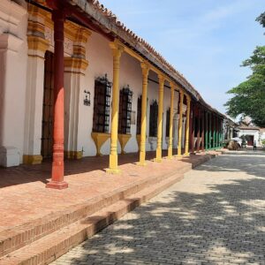 Albarrada colonial frente al río en Mompox
